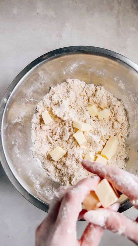 How to Make Pie Crust: Easy Recipe (Without Food Processor) Pie Crust Recipe Without Food Processor, Pie Crust Without Food Processor, Apple Pie Crust, Pie Crust From Scratch, Caramel Apple Cheesecake Bars, Pie Crust Recipe Easy, Cinnamon Apple Pie, Easy Pie Crust, Tart Dough