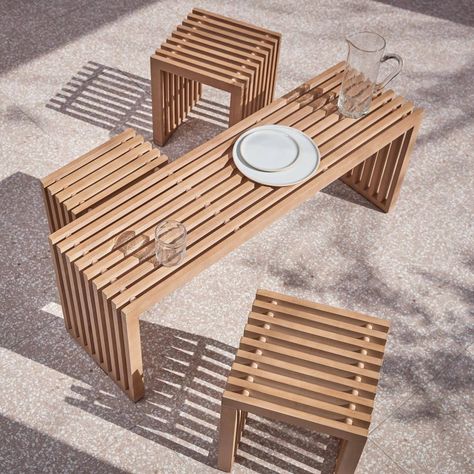 Painted Garden Furniture, تصميم الطاولة, Outdoor Wood Furniture, Tables Kitchen, Homemade Tables, Diy Patio Furniture Cheap, Furniture Cheap, Wooden Pallet Projects, Classroom Furniture