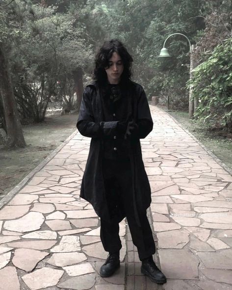 Gothic Men Aesthetic, Goth Men Aesthetic, Gothic Guy, Horror Academia Outfits, Corp Goth Men, Goth Vampire Outfit Male, Mopey Goth Fashion, Metalhead Men, Goth Winter Outfits Men