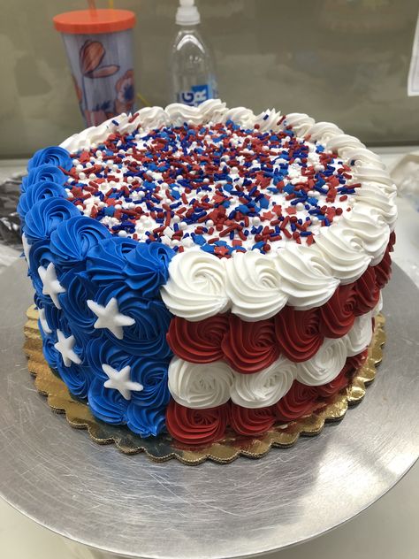 Veterans Cake Ideas, American Cake Ideas, 4th Of July Cakes Easy, July 4th Cake Decorating, 4 Th Of July Cake Ideas, American Flag Cupcake Cake, Easy Cake Ideas For Men, Funny Decorated Cakes, American Flag Birthday Cake