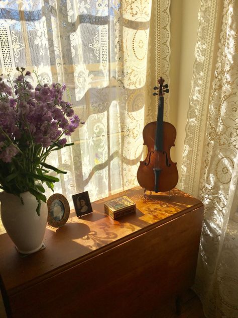 Violin Decoration, Musician Room, Music Motivation, Violin Music, Music Aesthetic, Music Film, Violinist, Humble Abode, Music Room