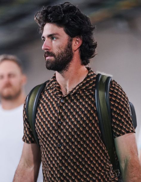 Dansby Swanson Hair, The Flow Haircut, Flow Haircut, Hairstyles Reference, Dansby Swanson, Classic Haircut, Beard Game, Minimalist Fashion Men, Wavy Hair Men