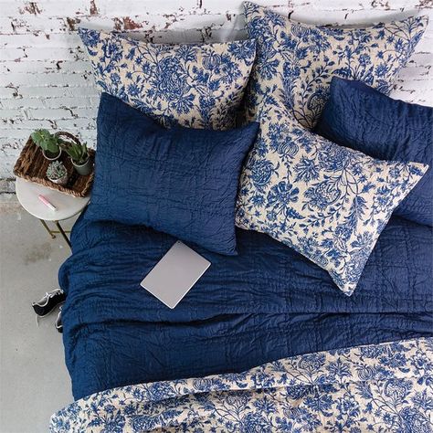 Navy Blue Quilt Bedding, Navy Quilt Bedding, Blue Boho Bedding, Navy Blue Quilts Ideas, Navy Bedspread Room Ideas, Navy Bedding Bedroom, Navy Bedding Ideas, White And Blue Bedding, Indigo Bedroom