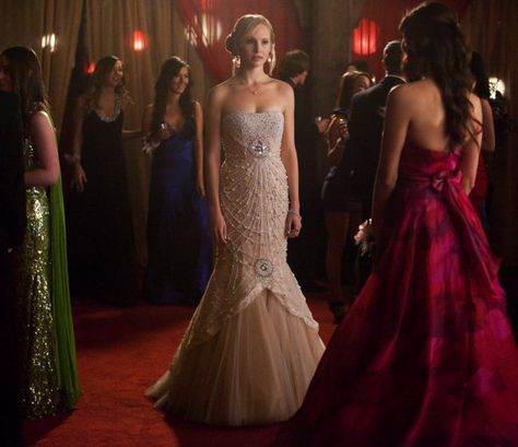 Vampire Diaries Fashion, Arielle Kebbel, Vampire Diaries Outfits, Caroline Dress, Ian Joseph Somerhalder, Candice Accola, Vampire Diaries Stefan, Candice King, Vampire Diaries Seasons