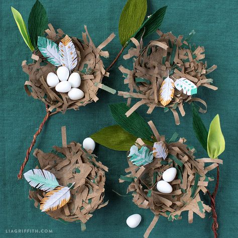 Bird Nest Diy, Nest Craft, Diy With Kids, Holiday Crafts Easter, Birds Spring, Bird Nest Craft, Diy Osterschmuck, Easy Kid Activities, Easter Paper Crafts