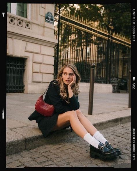 Autumn City Photoshoot, Autumn Photoshoot Aesthetic, September Photoshoot Ideas, Skirt Photoshoot Poses, City Fashion Shoot, Streetstyle Photoshoot, Street Fashion Photoshoot, Street Photography Portrait, Photoshoot London