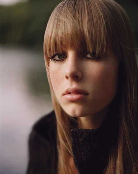 Edie Campbell (photo: Alasdair McLellan), November 2011 issue. Eddie Campbell, Ysl Makeup, Alasdair Mclellan, Edie Campbell, Ysl Beauty, Vintage Makeup, Fashion Icons, Hair Envy, Hair Today