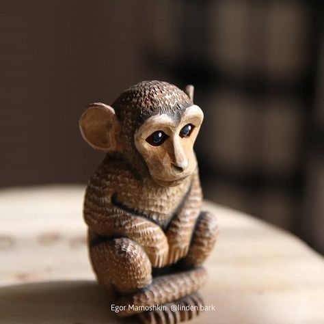 Wood Sculpture Animal, Monkey Wood Carving, Wood Carving Patterns For Beginners, Whimsical Carvings, Monkey Wood, Wood Figures, Carved Wooden Animals, Armadura Cosplay, Animal Carving