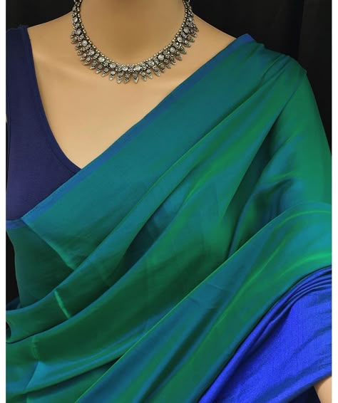 T H E J A on Instagram: “Peacock green malai silk saree. Saree height 45” length 5.5 meters. Dry clean. . Saree alone. Priced: 950/- . Jewellery…” Peacock Green Saree Contrast Blouse, Diy Lehenga, Plain Saree With Designer Blouse, Peacock Saree, Sarees For Girls, Indian Sari Dress, Saree Jewellery, Saree Fashion, Diana Penty