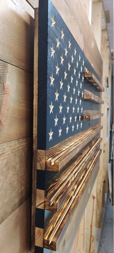 Diy Wooden Projects Wood Decor Ideas, Military Coin Display, Military Home Decor, Challenge Coin Holder, Military Coins, Flag Diy, Challenge Coin Display, Rustic Flags, Wooden American Flag