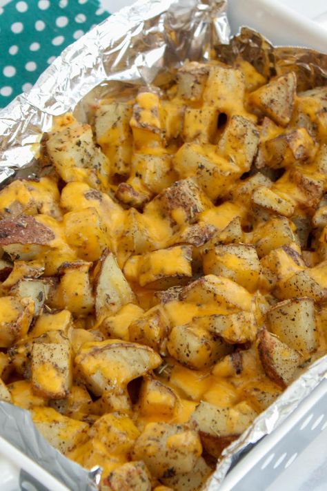 Roasted Cheesy Potatoes, Golden Potato Recipes, Quick Potato Recipes, Cheesy Potato Side Dishes, Gold Potato Recipes, Garlic Herb Roasted Potatoes, Russet Potato Recipes, Baked Potato With Cheese, Cheesy Potato Bake