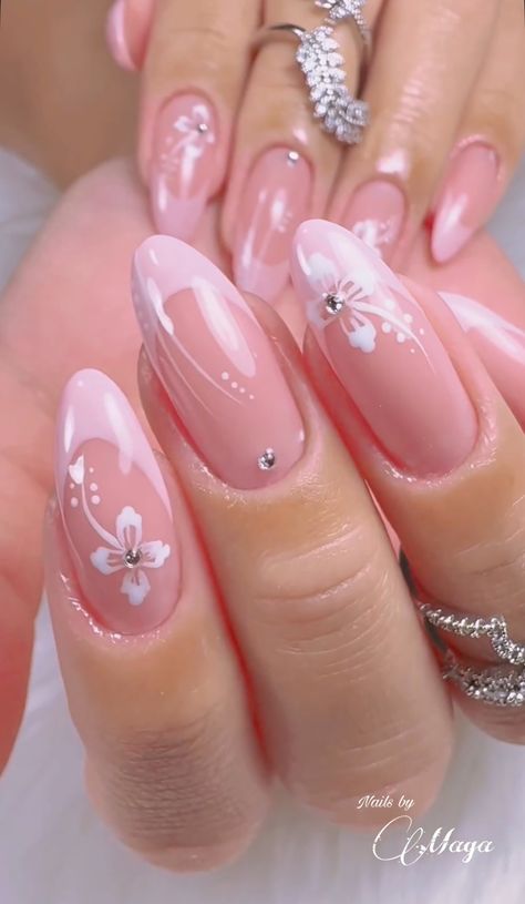 Nail Inspo Almond Flowers, Nails For Baby Shower Girl, Mom Nail Ideas, Medium Round Nails, Nude Floral Nails, Nail Ideas Simple, Halo Nails, Rounded Acrylic Nails, Almond Acrylic Nails Designs