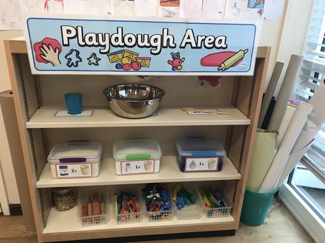 Play dough station Playdough Area Ideas Eyfs, Playdoh Station Ideas, Play Dough Eyfs, Creative Areas Early Years, Play Dough Station Ideas, Play Pedagogy Classroom, Dough Area Eyfs, Play Dough Station, Play Dough Set Up