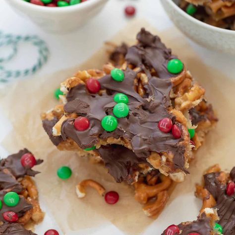 Christmas Pretzel Treats, Salted Caramel Pretzel Bark, Caramel Pretzel Bark, Christmas Pretzel, Chocolate Haystacks, Haystack Cookies, Christmas Pretzels, Salted Caramel Pretzels, Gluten Free Christmas Cookies