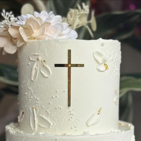 BakeUp 🎂 Priscilla Chavez on Instagram: "I love the texture on this baptism cake! 🤍✝️  #baptismcake" Baptism Theme Ideas, White Baptism Cake, Baptism Cake Ideas, Simple Baptism Cake, Girl Baptism Cake, Baptismal Cake, Bautizo Ideas Decoracion, Baptism Cake Boy, Baptism Cake Girl