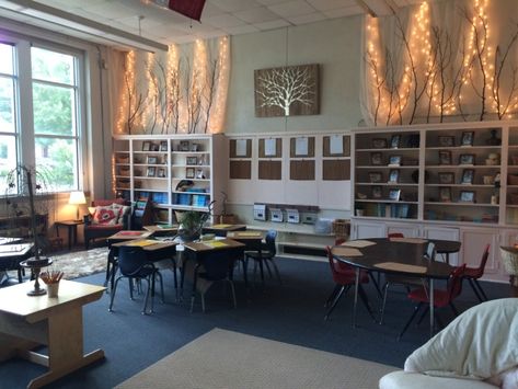 Middle School Teacher Ideas, Classroom Organization High School, Classroom Seating Arrangements, Fairy Dust Teaching, Waldorf Steiner, Flexible Seating Classroom, Desk Arrangements, Corner Seating, Classroom Seating