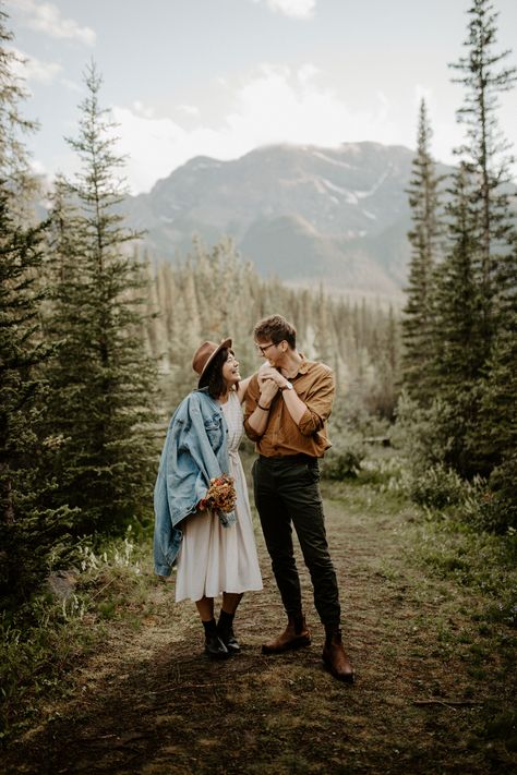 Canmore, Alberta wooded, mountain elopement/ engagement session. What to wear for couples photos. Bonfire Prenup Outfit, Mountain Proposal Outfit, Boho Mountain Engagement Photos, Couples Mountain Photoshoot Summer, Prewedding Mountain Photo Ideas, Canmore Engagement Photos, Mountain Prenup Photo Ideas, Mountain Photoshoot Outfit, What To Wear Photoshoot Couples