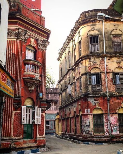 Kolkata Aesthetic, North Kolkata, Bengali Culture, India Street, City Life Photography, Bengali Art, Photography City, Vintage India, Indian Photography