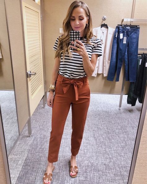 Rust Tie front pants with striped tee Colored Pants Outfits, Slacks Outfit, Dress Pants Outfits, Class Outfits, Elegantes Outfit Frau, Business Casual Outfits For Work, Event Outfit, Elegantes Outfit, Casual Work Outfits