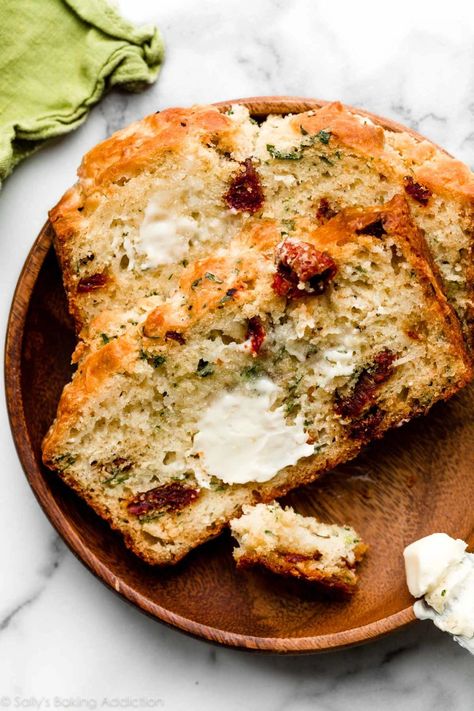 This soft and flaky bread comes together with flavorful ingredients like asiago cheese, sun-dried tomatoes, garlic powder, and fresh basil. It's a savory quick bread that does not require any yeast. Recipe on sallysbakingaddiction.com Flaky Bread, Tomato Basil Bread, Sun Dried Tomato Bread, Tomato Bread, Sally's Baking, Asiago Cheese, Tomato And Cheese, Savoury Baking, Winner Winner