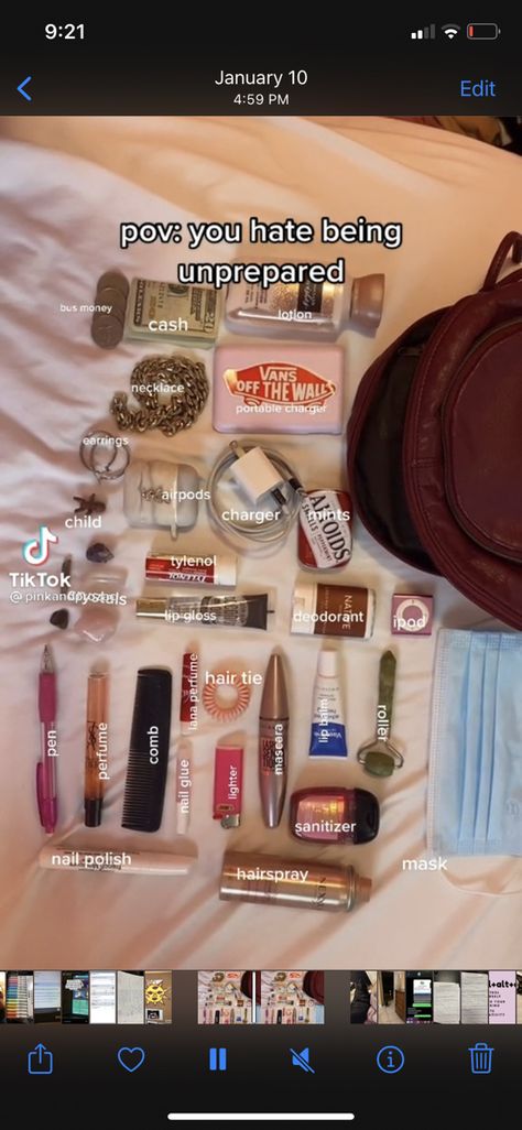 What To Put In Your Hygiene Bag, On The Go Bag Essentials, Packing School Bag Aesthetic, Makeup Bag Essentials Everyday, School Beauty Bag Essentials, Whats In My Hygiene Bag, Essentials Bag For School, Essentials Bag School, What I Pack In My Bag