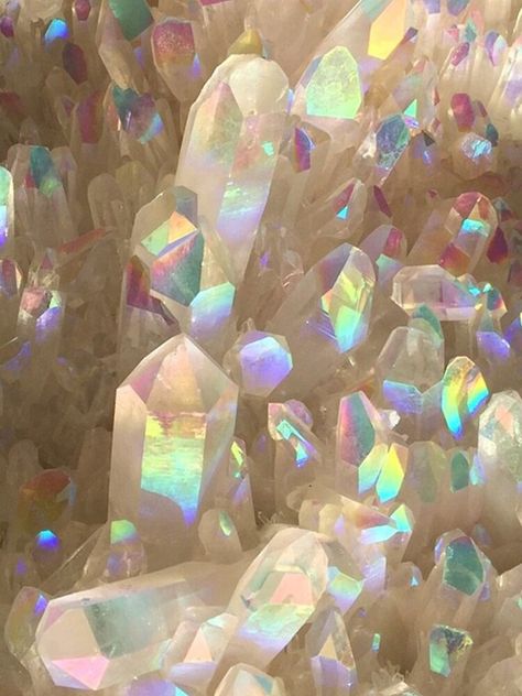 Crystal Wallpaper, Crystal Vibes, Crystal Aesthetic, Aura Crystals, Angel Aura Quartz, Unicorn Horn, Mineral Stone, Crystal Gems, Rocks And Crystals