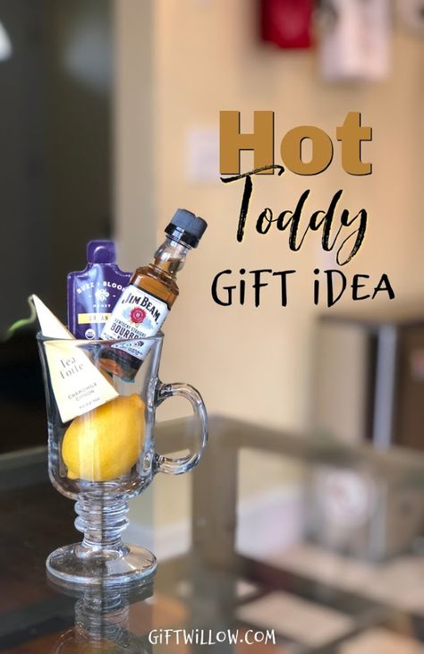 Jameson Gift Basket, Alcohol Gift Ideas For Women, Holiday Drink Gift Ideas, Cocktail Gift Basket Ideas, Cocktail Gifts Mini, Booze Gift Ideas, Gin Gift Basket Ideas, Hot Toddy Gift Basket, Mini Cocktail Gifts