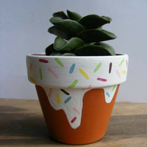 Terracotta Pot Painting Ideas, Terracotta Pot Painting, Sprinkles Design, Painted Pot, Mini Plant Pots, Plant Pot Design, Flower Pot Art, Pot Painting, Plant Pot Diy