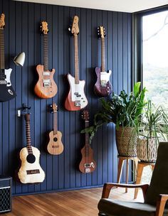 Basement Music Room, Music Room Design, Home Music Rooms, Guitar Room, Music Room Decor, Music Studio Room, Deco Studio, Piano Room, Guitar Wall