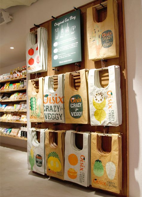 Bag Display Retail, Eco Bag Design, Ryo Takemasa, Desain Tote Bag, Zero Waste Store, Vegetable Shop, Grocery Store Design, Eco Store, Supermarket Design