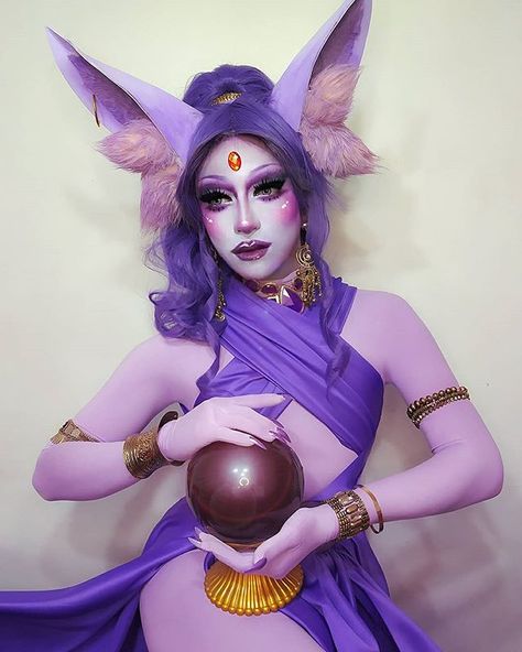 Pokemon Makeup, Umbreon Espeon, Umbreon And Espeon, Pokemon Costumes, Eevee Evolutions, Pokemon Cosplay, Inspired Makeup, Santiago Chile, Halloween 2