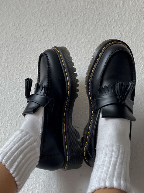 #drmartens #drmartenstyle #loafers #loafershoesoutfit #preppysummeroutfits Doc Marten Tassel Loafers Outfit, Loafers Women Aesthetic, Chunky Loafers Outfit Aesthetic, Lugged Loafers Outfit, Loafer Doc Martens, Women’s Chunky Loafers, Dc Martens Loafers, Fit With Loafers, Loafers Shoes Women