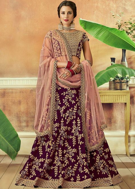 Wine tafetta silk Indian wedding lehenga choli 7813 Pista Colour, Jacquard Saree, Saree Bollywood, Perhiasan India, Indian Designer Sarees, Neck Deep, Patiala Salwar, Ghagra Choli, Wedding Saree Indian