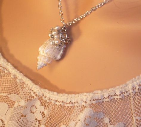 Mermaid Core Aesthetic Jewelry, Siren Necklace Aesthetic, Mermaid Jewelry Necklaces, Mermaid Inspired Jewelry, Mermaid Aesthetic Jewelry, Seashell Jewelry Aesthetic, Shell Jewelry Aesthetic, Sea Necklace Aesthetic, Sea Shell Accessories