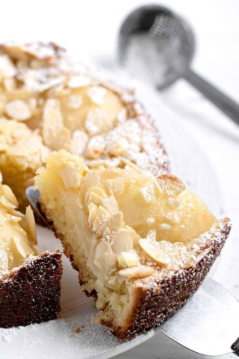 Italian Pear Almond Cake Pear Dessert Recipes, Pear Almond, Pear And Almond Cake, Pear Dessert, Almond Cake Recipe, Pear Cake, Dessert Aux Fruits, Pear Recipes, Almond Cake