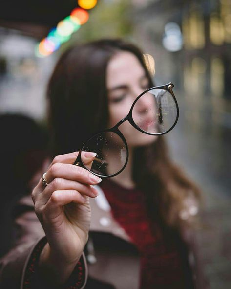 Poner un mundo fantástico en los lentes de las gafas A Woman, Photography