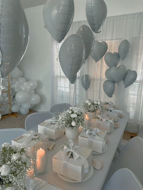 Bridesmaid Table Setting, Gift Setup Ideas, Wedding White Aesthetic, Bridal Proposal Party Ideas, Bridesmaid Party Decoration, Bridemaids Proposals Party, Bridal Proposal Party Decor, Bridesmaid Proposal Balloon, Bridal Proposal Table Set Up