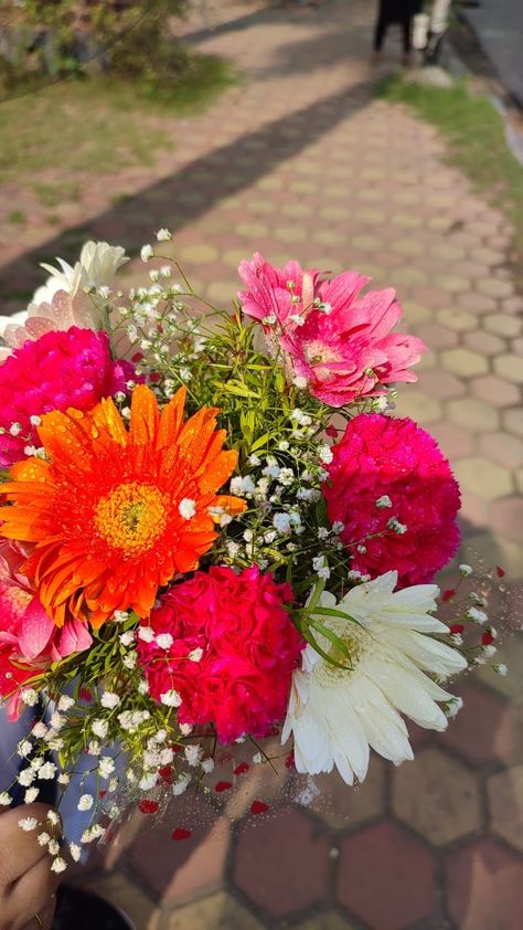 Beautiful Flowers Photography Nature Pictures, Fake Flowers Snap, Flowers Fake Snap, Flower Bouquet Snap, Flowers Aesthetic Bouquets, Photo With Bouquet, Flower Bouquet Aesthetic, Flowers Snap, Random Snaps