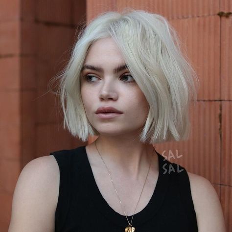 50 Heart-Stopping Platinum Blonde Hair Colors for 2020 - Hair Adviser White Blonde Bob, Platinum Blonde Balayage, Kort Bob, Platinum Hair Color, Blonde Bob Haircut, Short Blonde Bobs, Platinum Blonde Hair Color, White Blonde Hair, Silver Blonde