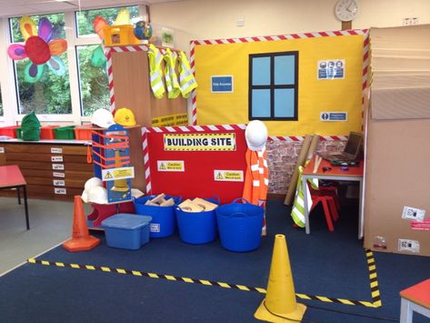 Building Role Play Area, Construction Role Play Area, Buildings Dramatic Play Preschool, Nursery Play Ideas, Construction Pretend Play, Creative Curriculum Building Study Dramatic Play, Community Helpers Dramatic Play, Construction Area Ideas, Construction Dramatic Play