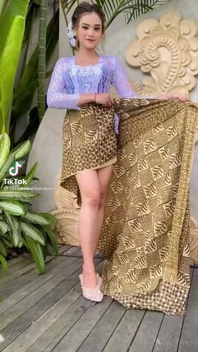 Outfit Kain Lilit, Rok Lilit Tutorial, Cara Pakai Rok Lilit, Tutorial Rok Lilit Batik, Kain Batik Bawahan, Rok Songket Modern, Outfit Rok Batik, Songket Dress Modern, Dress Batik Modern Fashion Style