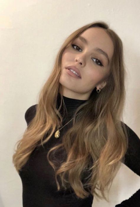 lily rose depp Lily Depp, Lily Rose Depp Style, Celebrity Icons, Hairstyles List, Golden Life, Rose Depp, Love Lily, Rose Style, Lily Rose Depp