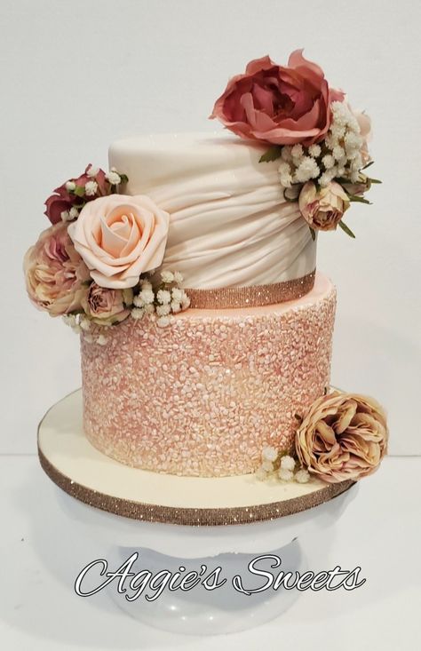 Rose Gold And Champagne Birthday Decor, Rose Gold Graduation Cake Ideas, Rose Gold Themed Cake, Rose Gold Tiered Cake, White And Rose Gold Birthday Cake, Rose Gold Pink And White Birthday Party, Rose Gold 50th Birthday Cake, White And Rose Gold Cake, Simple Rose Gold Cake Ideas