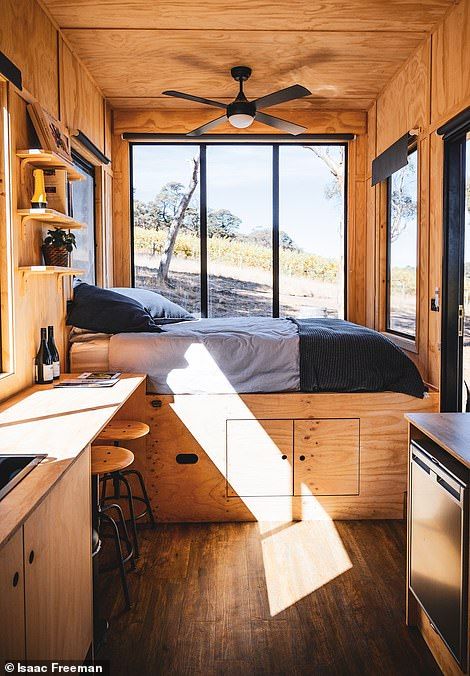 Dry Cabin, Queen Loft Beds, Tiny Cabins, Casa Container, Tiny Cabin, Decor Details, Tiny House Interior, Tiny House Cabin, Small Homes