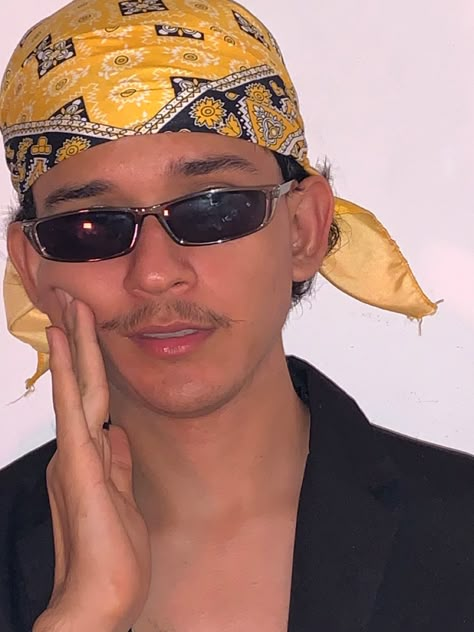 Bandana outfit, bandana men boy, bandana boy, photo inspo bandana, bandana inspo boy, outfit inspo bandana, palicate outfit, palicate outfit inspo, inspo outfit, streetwear mexican, mexico streetwear bandana, paliacate streetwear, outfit style bandana, style feid outfit, feid hallowen inspo, inspo ferxxo, inspo outfit feid, mexican streetwear Bandana Reference, Bandanna Outfits, Streetwear Bandana, Bandana Outfit Men, Bf Mood, Mexican Streetwear, Bandana On Head, Outfit Bandana, Bandana Outfit