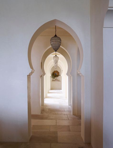 Moroccan Villa – R. Douglas Mansfield Architect, Inc. Moroccan Villa, Moroccan Arch, Spanish Style Architecture, Arch Doorway, Crystal Cove, Moroccan Homes, Entry Hallway, Hall Design, Moroccan Design