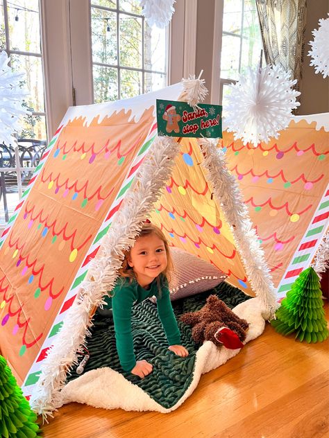 Christmas Tents For Kids, Christmas Theme Sleepover Ideas, Christmas Eve Sleepover Ideas, Santa Party For Kids, Christmas Teepee Party, Christmas Pj Party Ideas For Kids, Kids Christmas Sleepover Ideas, Christmas Sleepover Tents, Diy Slumber Party Tents