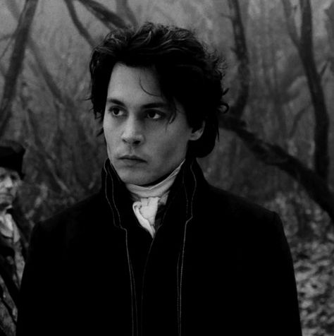 Johnny Depp. He was adorable in Sleepy Hollow! Sleepy Hollow Johnny Depp, Sleepy Hollow 1999, Ichabod Crane, John Depp, Johnny Depp Characters, Barnabas Collins, جوني ديب, Tim Burton Characters, The Legend Of Sleepy Hollow