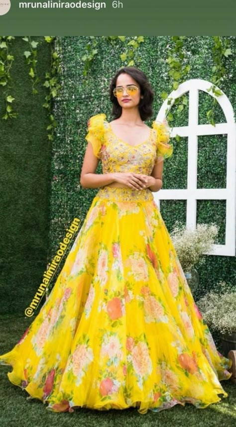 Organza Lehenga For Haldi, Organza Haldi Outfit, Yellow Long Frocks, Yellow Gown For Haldi, Simple Haldi Dress Ideas, Bridal Haldi Outfit Indian, Haldi Outfits For Bride, Haldi Dress Ideas, Haldi Outfit For Bride