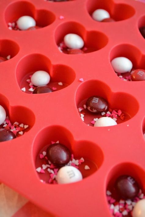 Homemade Valentine Candy Recipes, Valentine’s Day Candy Ideas, Valentine Candy Ideas, Candies Homemade, Chocolate Hearts Candy, Molded Chocolate, Valentines Chocolate, Chocolate Valentine, Valentines Day Candy